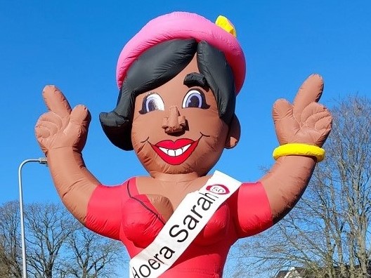 Saeag pop donkere huidskleur